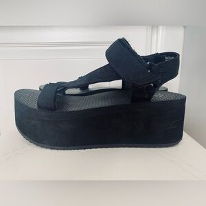 WILD FABLE “TEVA” STYLE PLATFORM SANDAL